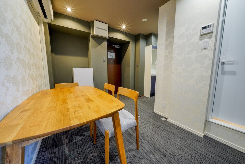 客室内のダイニングエリア