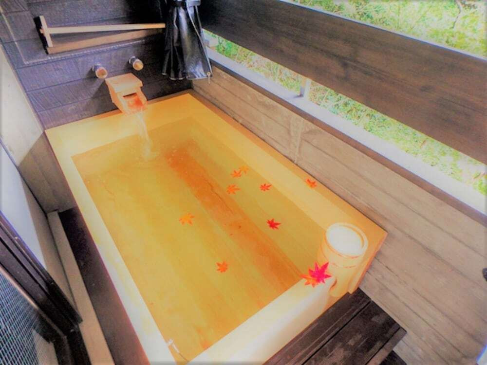 開放的な露天風呂が魅力♪奥道後の和モダンな宿4256000