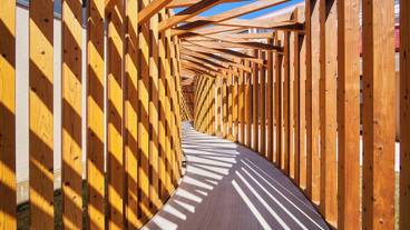 施設の入り口 / 24