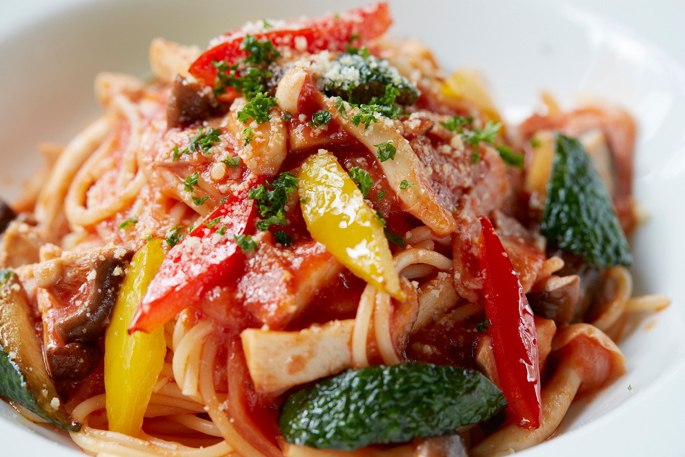 ヨーロッパの街を眺めながら、優雅なランチタイム2006022