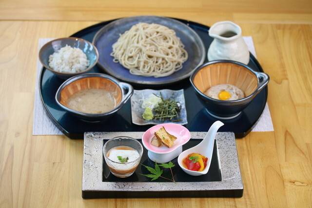 車で箱根へ
可愛い蕎麦屋でランチ / 3