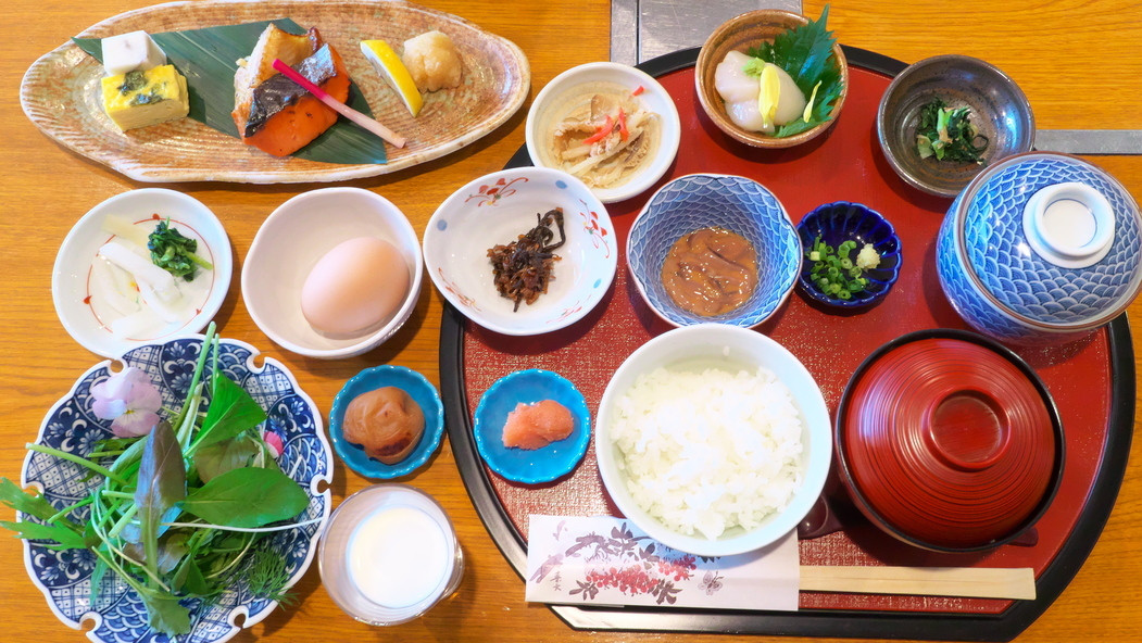 「定山渓第一寶亭留 翠山亭」 料理 164479134 朝食が揃いました! あれこれと品数が多く、ボリューム的にも大満足です