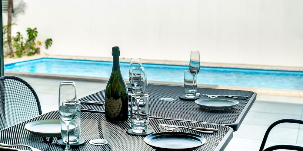 客室内のダイニングエリア