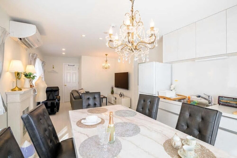 客室内のダイニングエリア