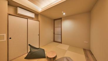 客室 / 18