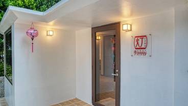 施設の入り口 / 12