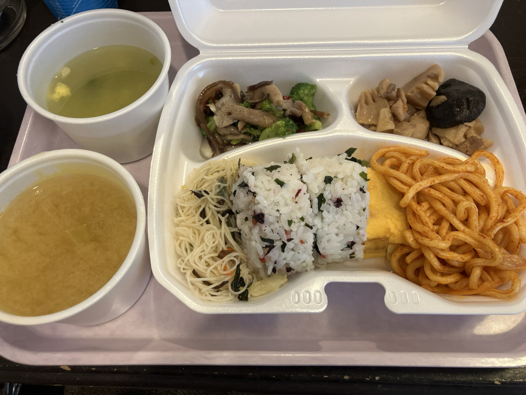 無料朝食、種類は少ないが量はあり朝からお腹いっぱい