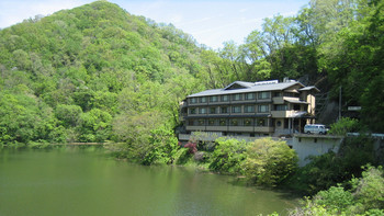 6. 眺望よし！帝釈峡ハイキングの拠点にしたい「帝釈峡観光ホテル 錦彩館」3916025