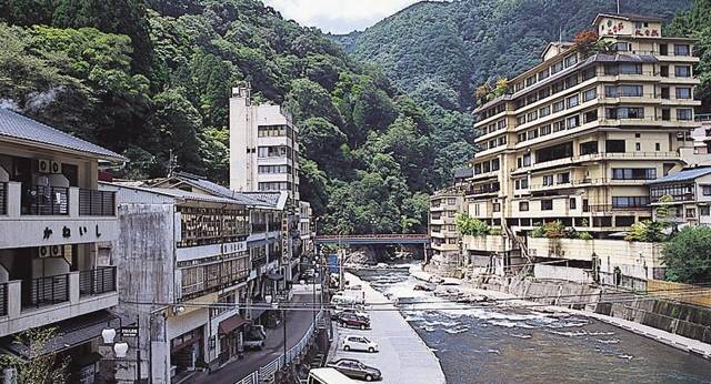 杖立温泉 葉隠館（熊本県 旅館） / 1