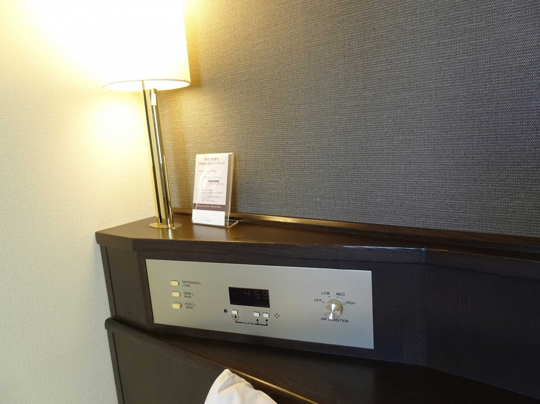 エアコン操作はここで。ちょっと古いですね。