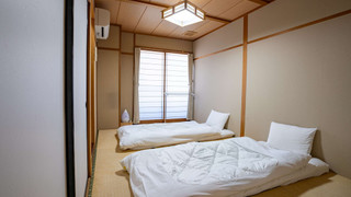 和室　３人部屋、 布団３つ、(禁煙)