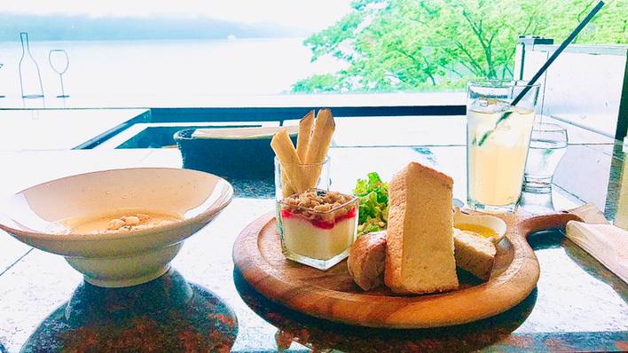 話題のグルメを求めて
箱根の各地をドライブ / 3