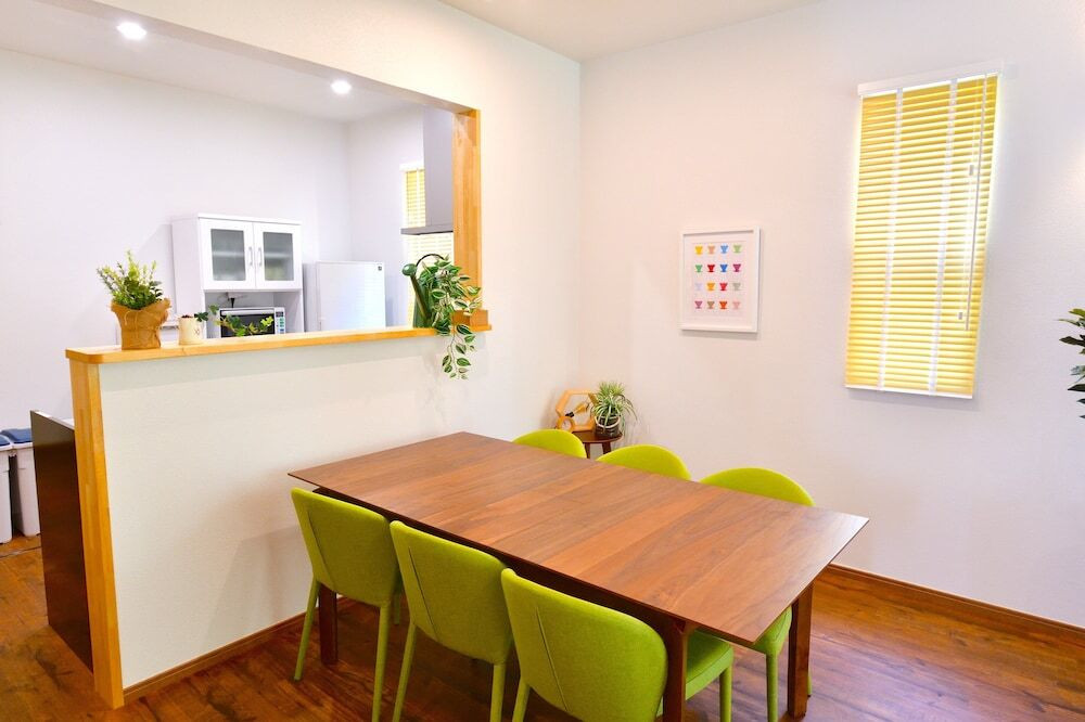 客室内のダイニングエリア