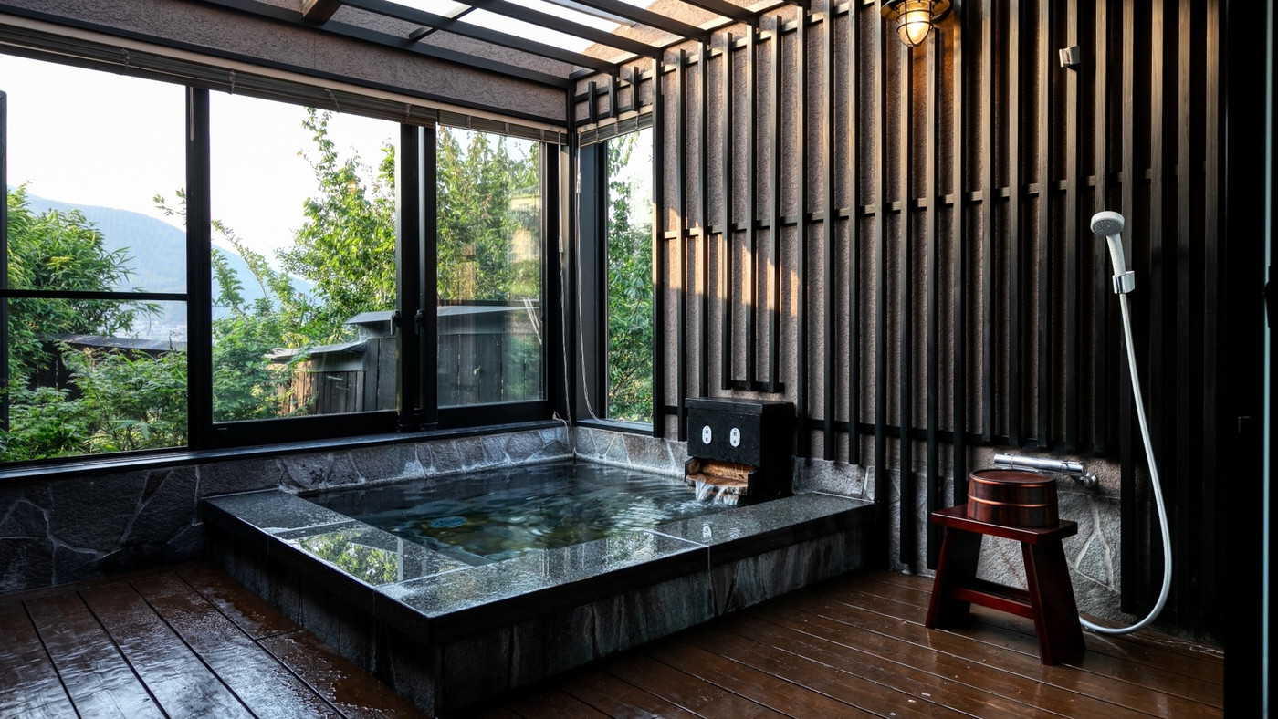 全室源泉かけ流しの温泉付き。田園風景を眺めてゆるりと過ごそう3391205