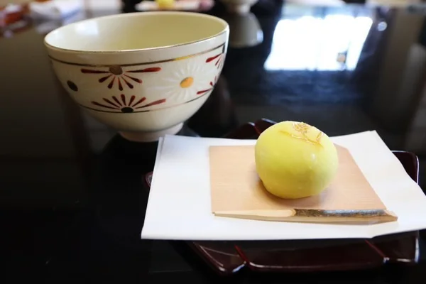 歓迎のお抹茶と生菓子