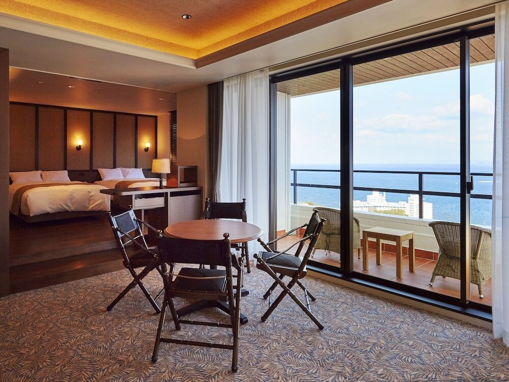 オーシャンビュー・ロイヤルスイート①