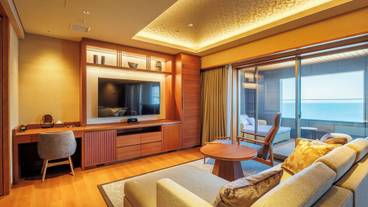 温泉露天風呂付き プレミアムスイートルーム リビング / 5