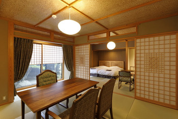 4.湯布院の温泉街ちかくにある全12室の温泉宿「草庵秋桜」3354519