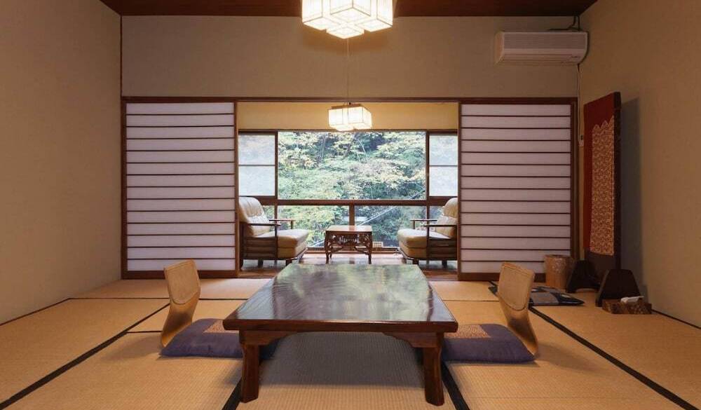 渓谷に面した客室で
心と身体を休めて / 3