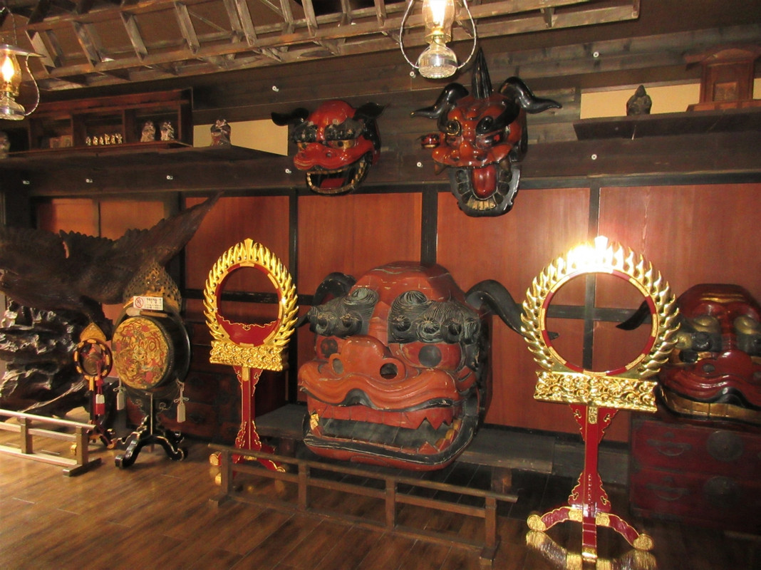 内部も、ここは寺社なのかな?