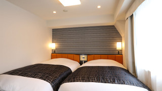 ツインルーム シングルベッド 2 台 禁煙 12平米