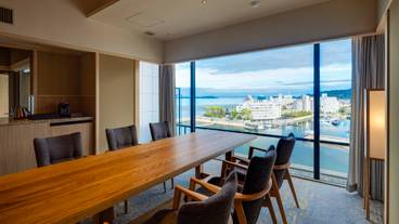 コンフォートフロア 専有露天風呂付特別客室 ダイニング / 3