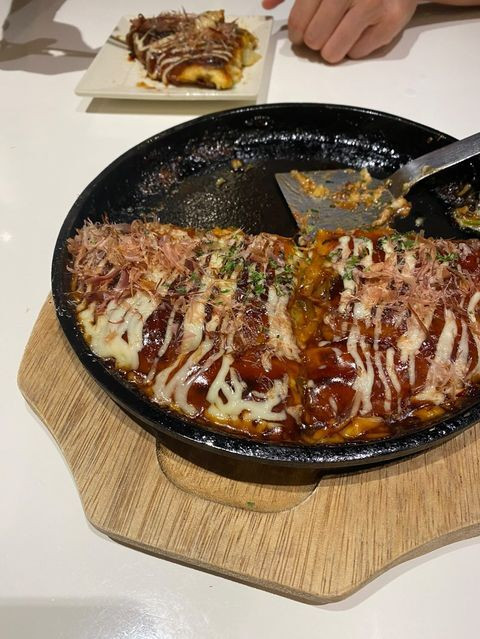 沖縄ではあまり見かけないお好み焼きもあり。思ってた以上の大きさで大満足 / 1