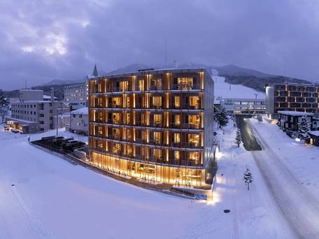 フェニックスウェスト / 1