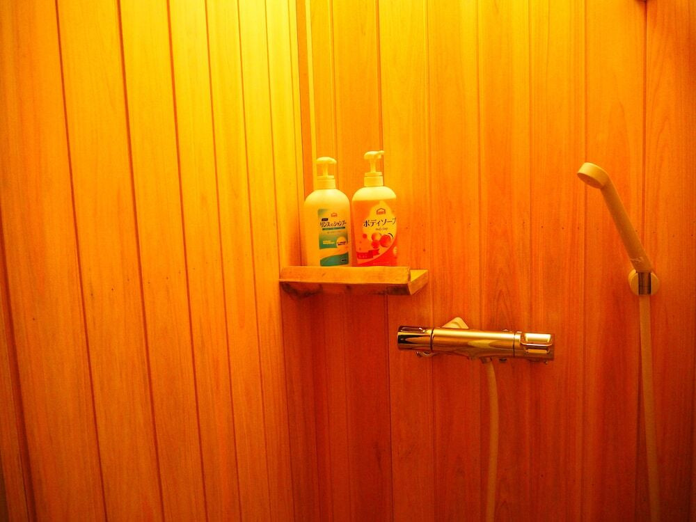 バスルームのシャワー