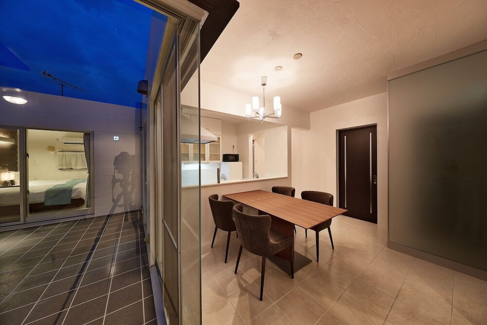 客室内のダイニングエリア