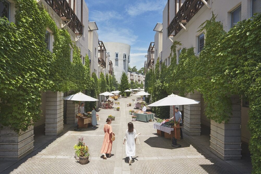 13.中世ヨーロッパようなのおしゃれな街並み「星野リゾート　リゾナーレ八ヶ岳」3388290