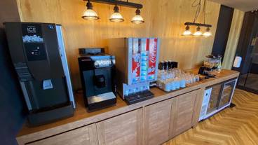 ジ・アラウンドフロア専用ラウンジ ドリンクコーナー（2） / 12