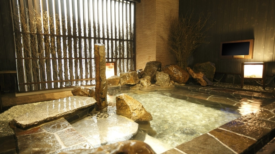 天然温泉の大浴場で夢心地。無料の“夜鳴きそば”も旅の楽しみ3463753