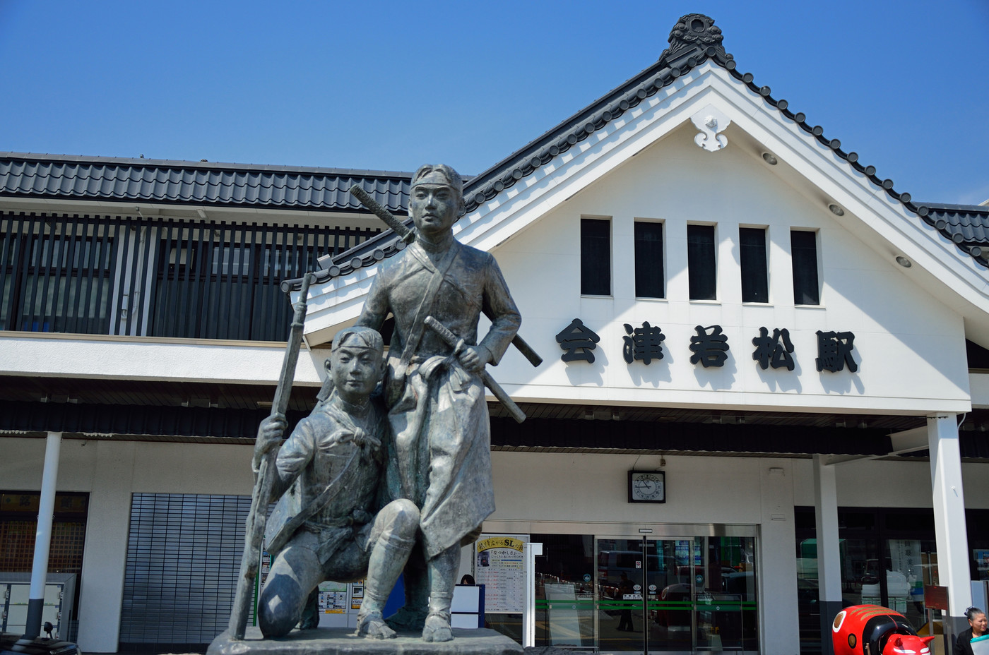 JR会津若松駅前の白虎隊の像