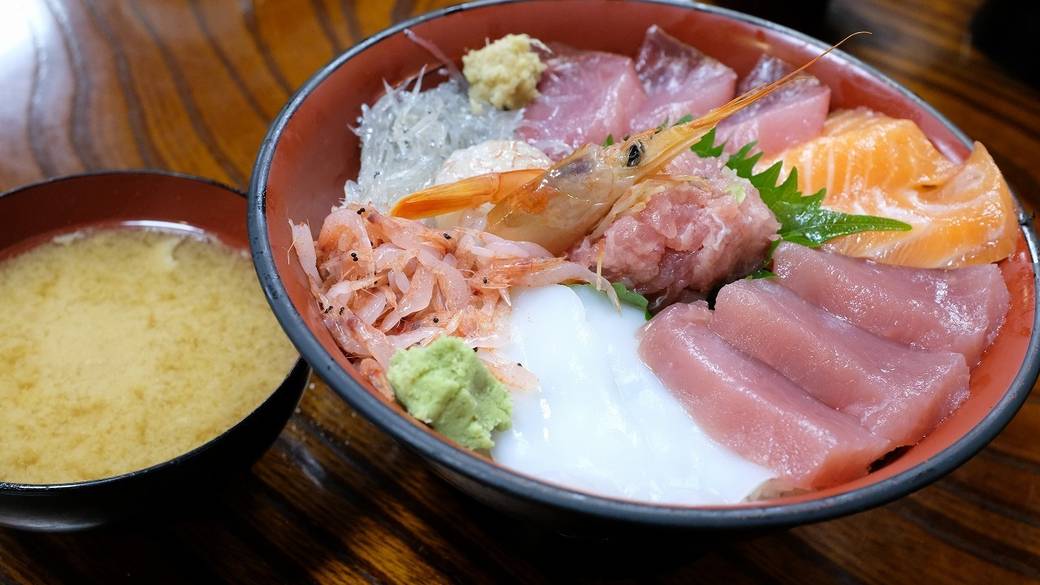 ドライブしながら
沼津港で海鮮丼♪ / 2