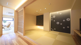 ラグジュアリー スイート + ロフト	 禁煙