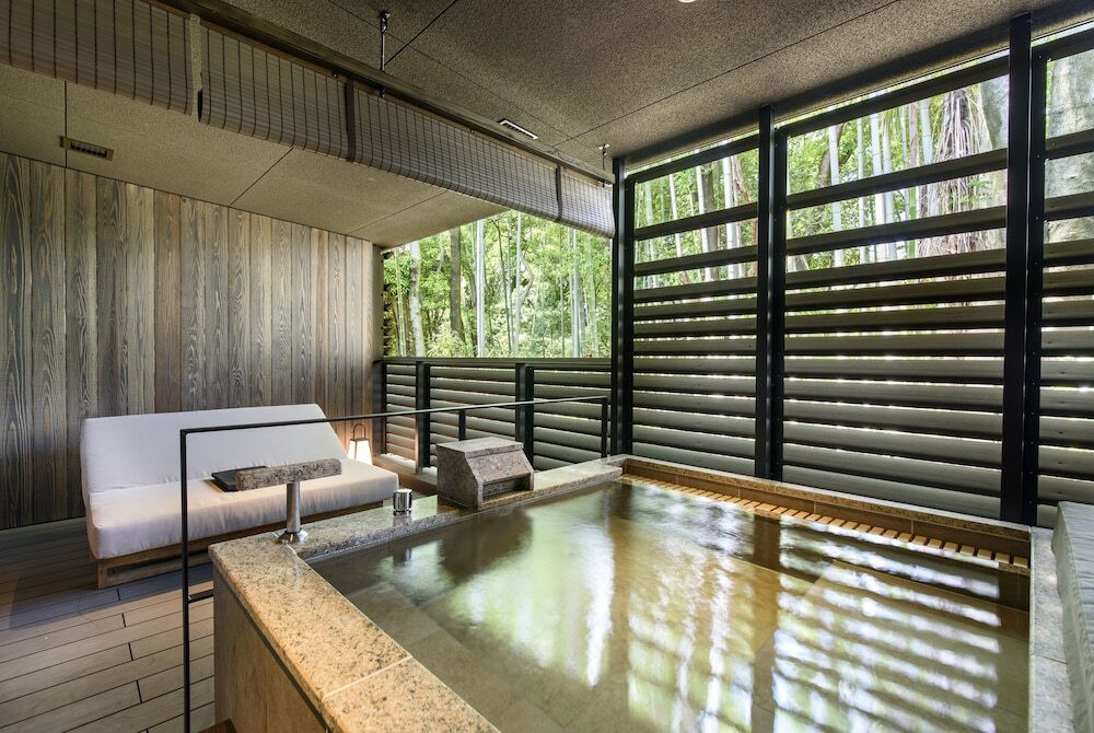 旅に出たいなら、奈良の高級宿で「ステイケーション」♩3997670