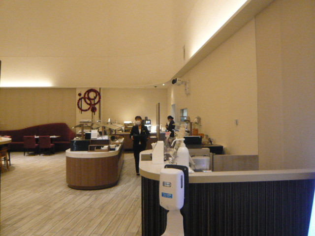 メトロポリタンホテルの広々としたロビーでは、ゆったりできます