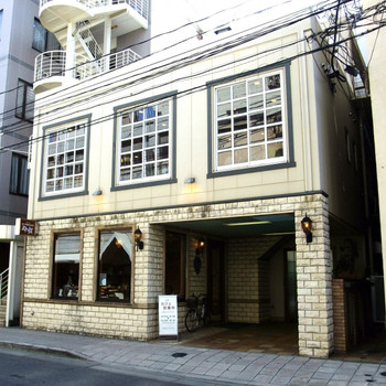 エーデルワイス洋菓子店 呉本通店【クリームパイ】1218018