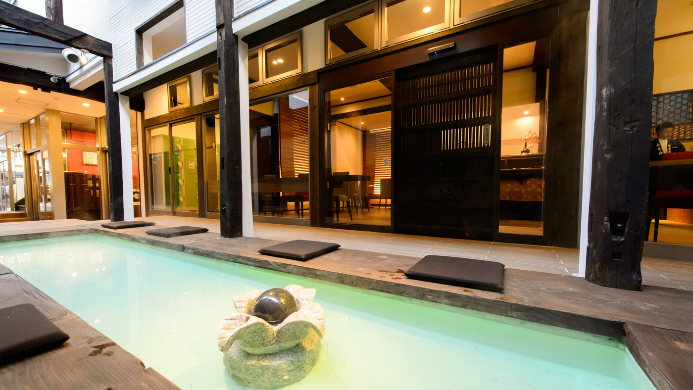 湯畑は目の前、にぎわう草津を満喫できる4248151