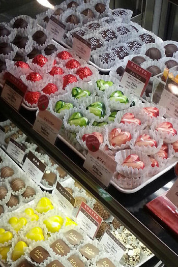 「エクチュア  からほり「蔵」本店 」内観 926915 チョコのショーケース