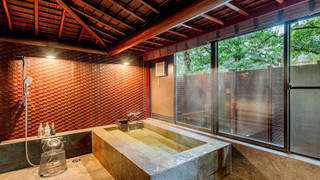 源泉かけ流し半露天風呂付【新春の館・和洋特別室／朝賀の間】禁煙