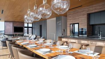 客室内のダイニングエリア / 16