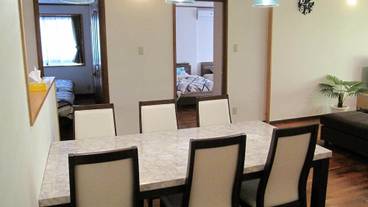 客室内のダイニングエリア / 8