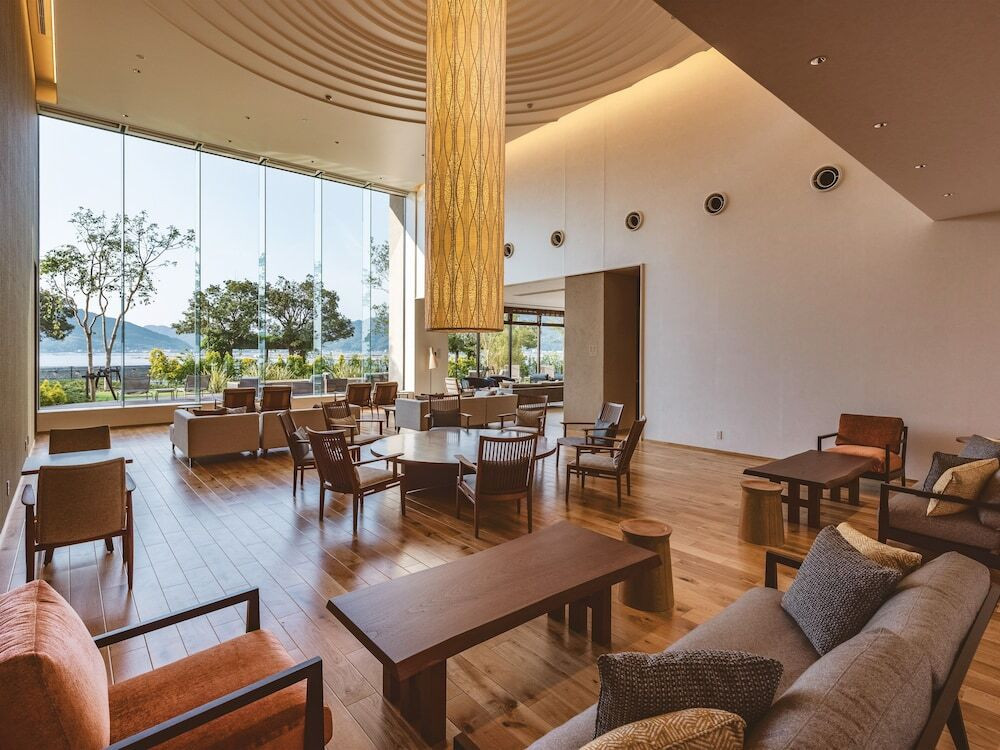 ロビーラウンジ