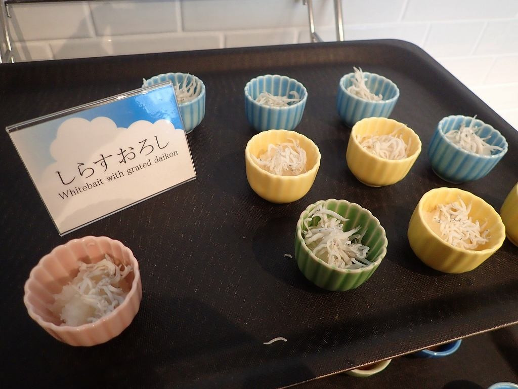 朝食の一品。小田原らしく、シラス