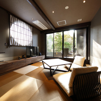 露天風呂付き客室もあるレトロモダンなお宿3913609