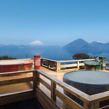 空中露天風呂で雄大な自然を眺めながら温泉を満喫3977347