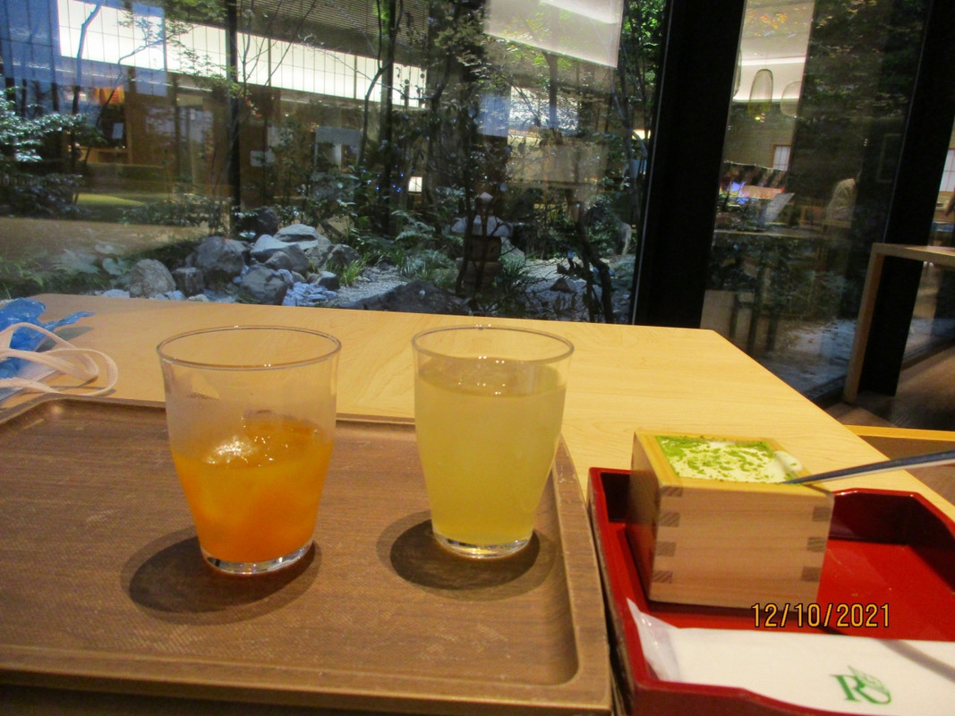 ケーキとドリンクサービス