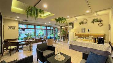 ロビー応接スペース / 9